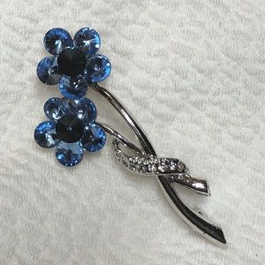 Cute blue crystal flower pin